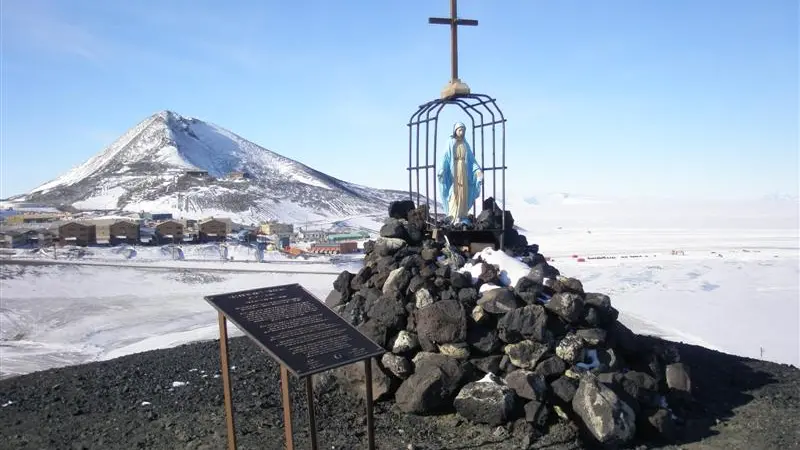 Memorials to the ice pioneers
