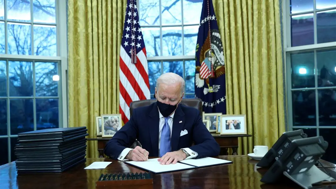 Biden signs orders ending Trump policies