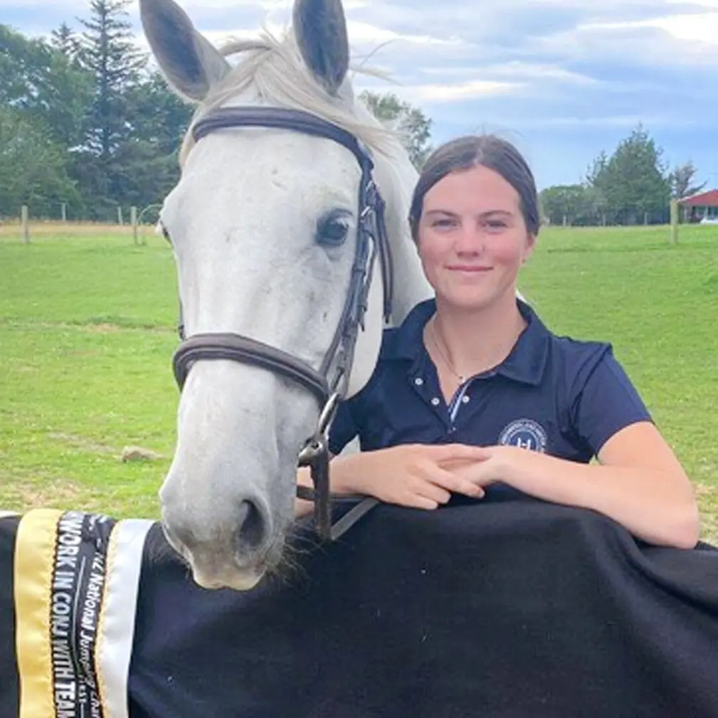 Young rider braves pressure for NZ title