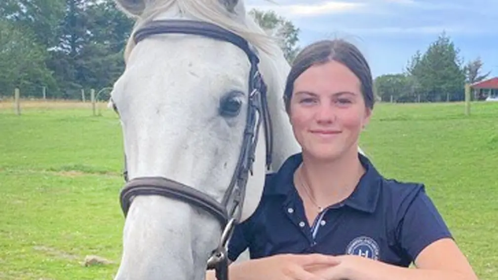 Young rider braves pressure for NZ title