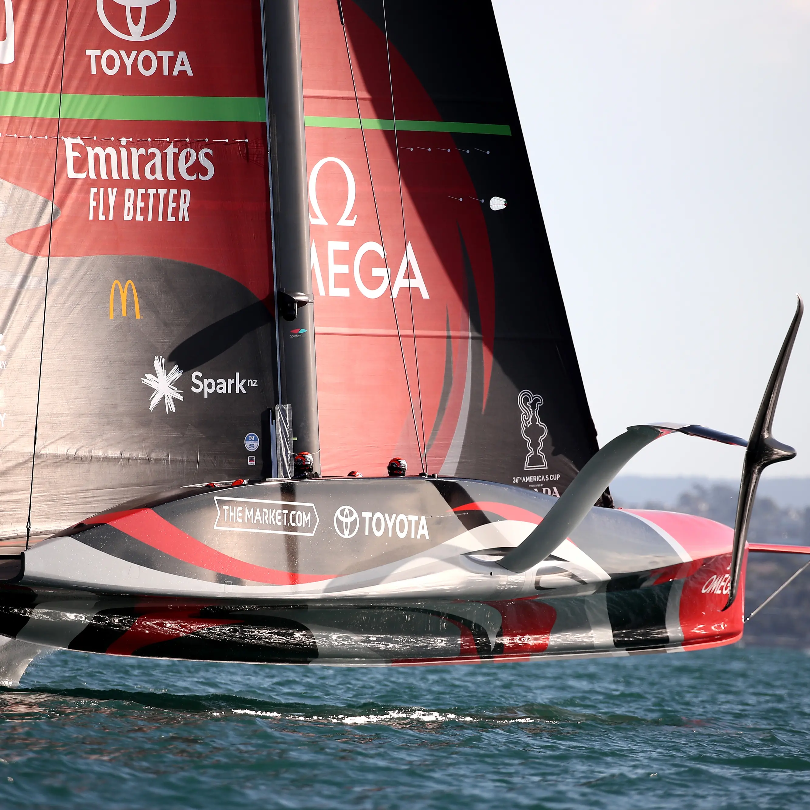 Team NZ thrash Luna Rossa to level series