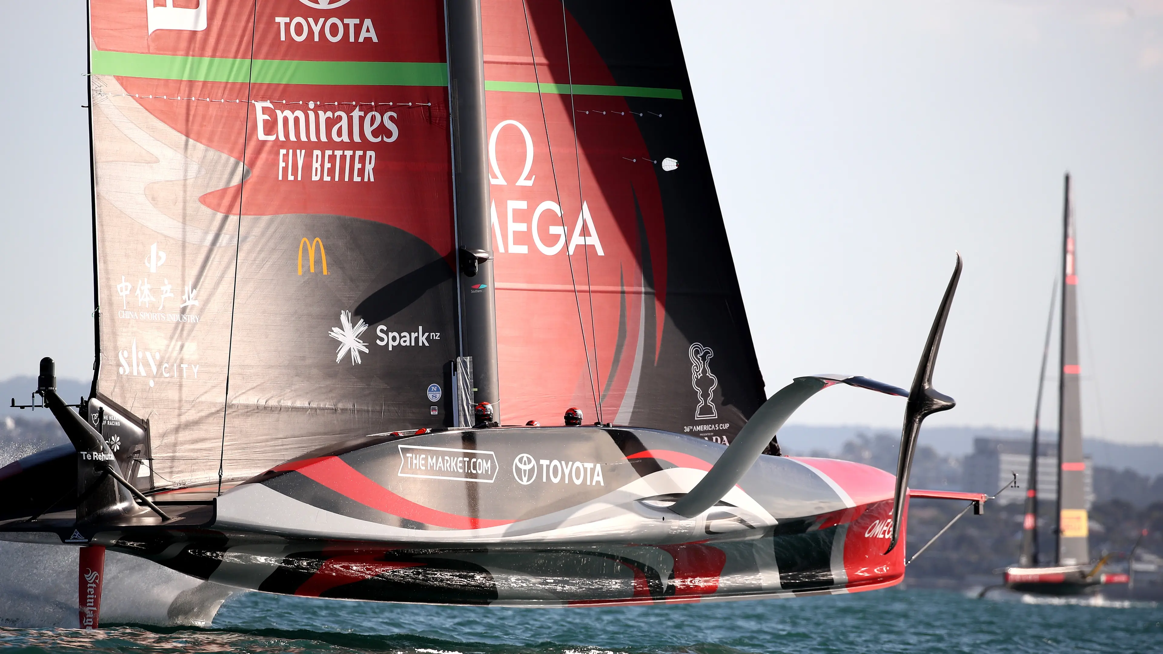 Team NZ thrash Luna Rossa to level series