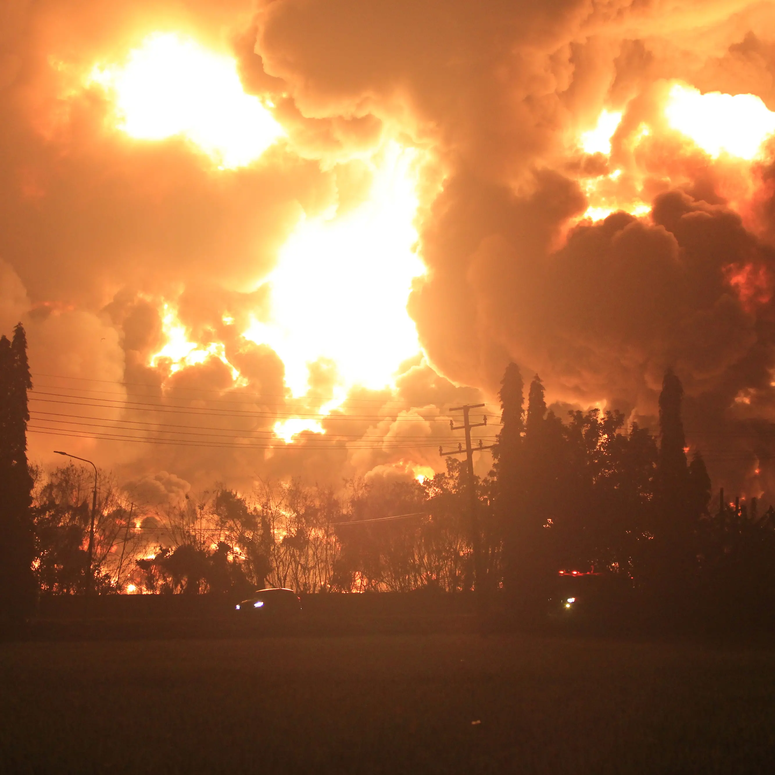 Evacuations as Indonesia oil refinery burns