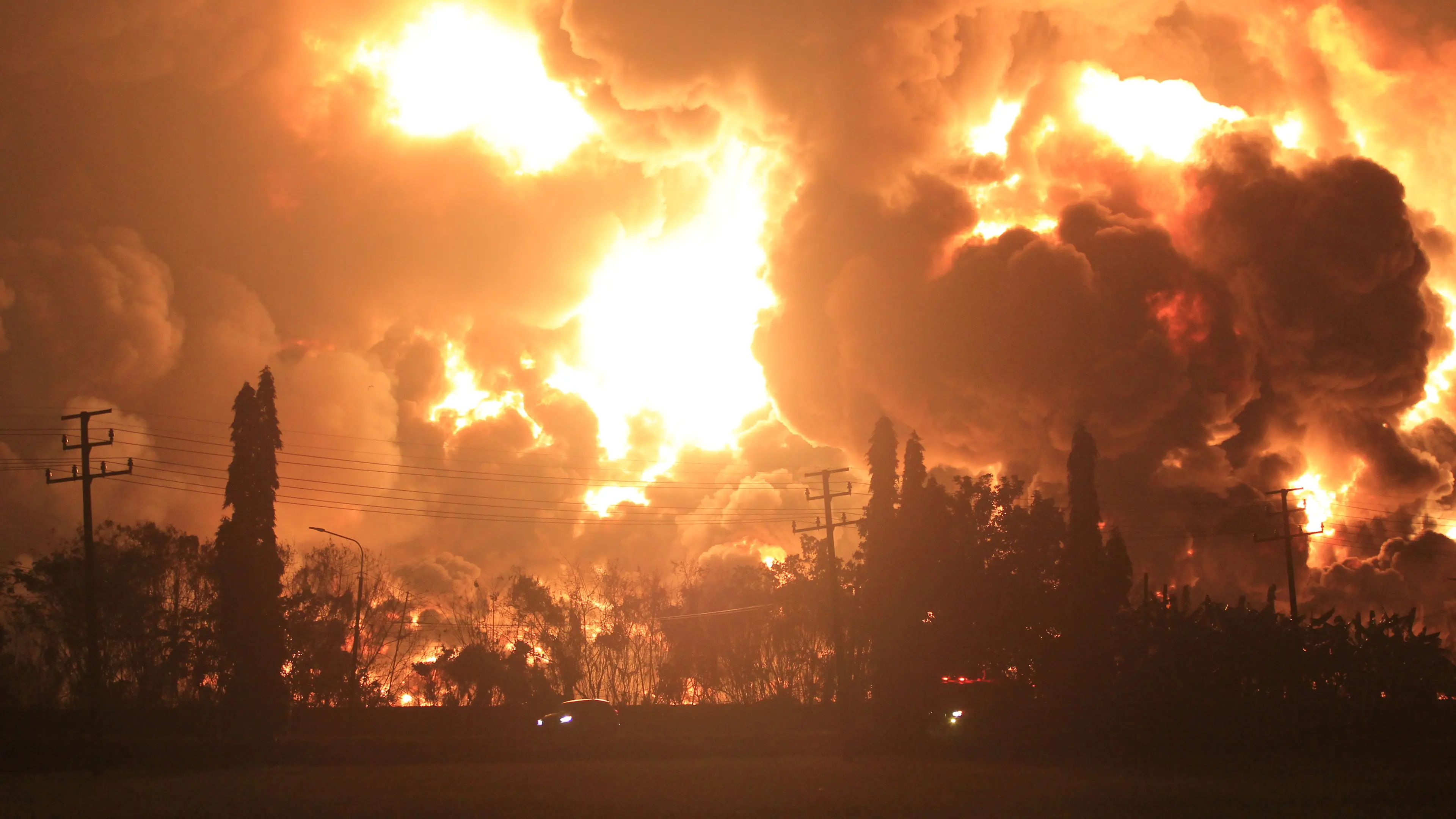 Evacuations as Indonesia oil refinery burns