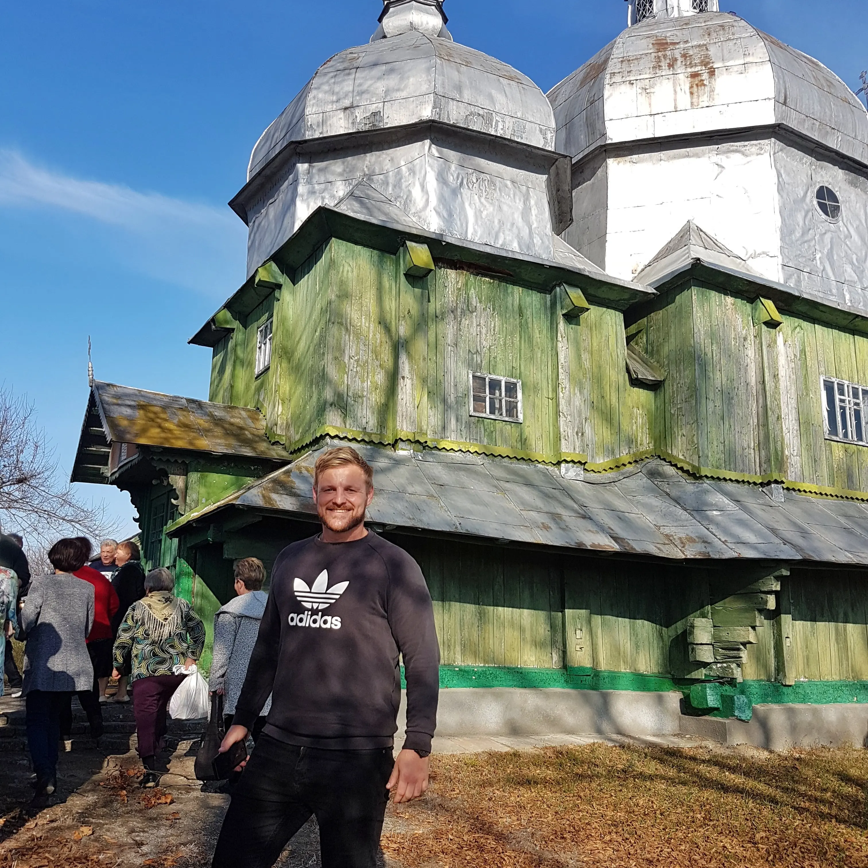 '4 miles every 4 hours for 48 hours': Running to help the humanitarian effort in Ukraine