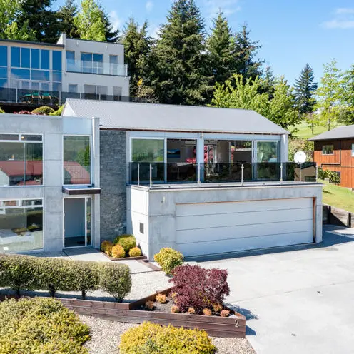 Ping-pong bidding pushes price of Wanaka pad to $2.26m