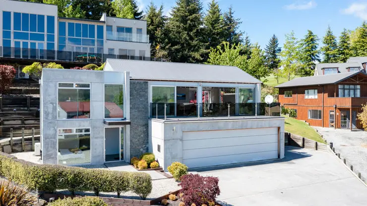 Ping-pong bidding pushes price of Wanaka pad to $2.26m