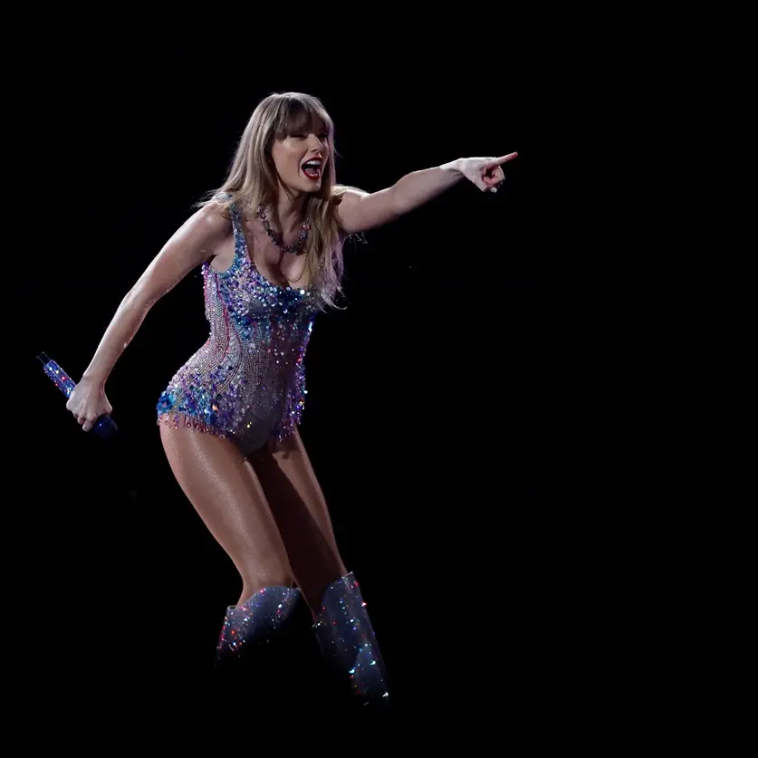 Swift offers lesson for fans in language of money