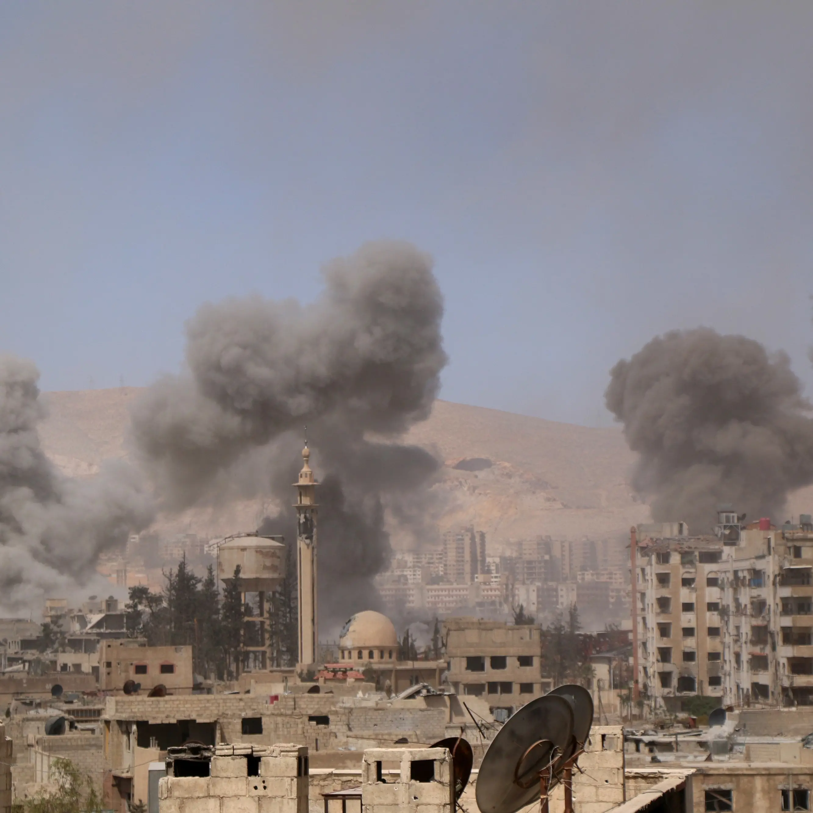 Dozens killed in suspected Syria gas attack