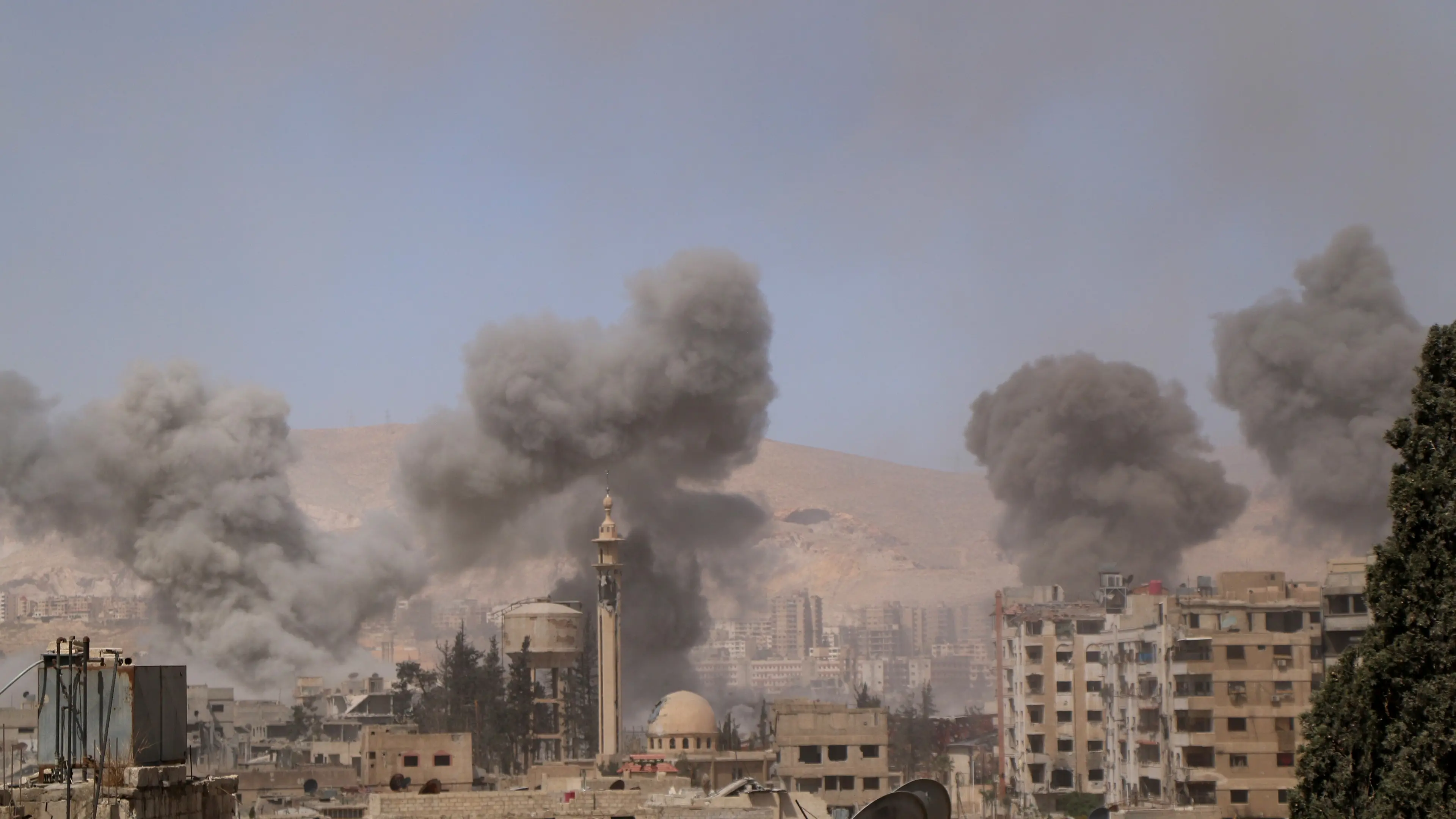 Dozens killed in suspected Syria gas attack