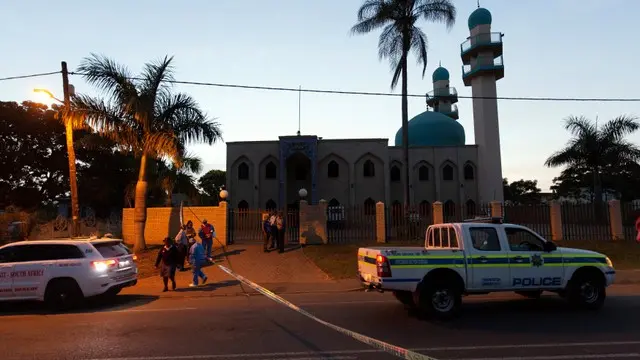 One dead after attackers slit throats at mosque in Durban
