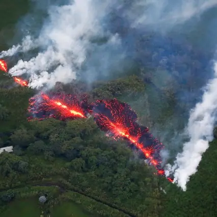 Huge fissure opens on Hawaiian volcano