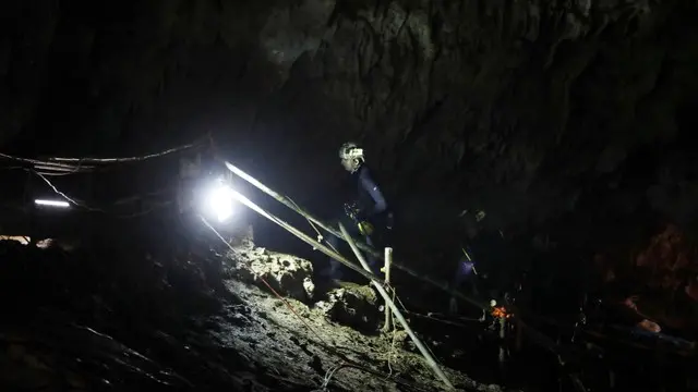 'You are my very heart': Hero cave diver's wife mourns
