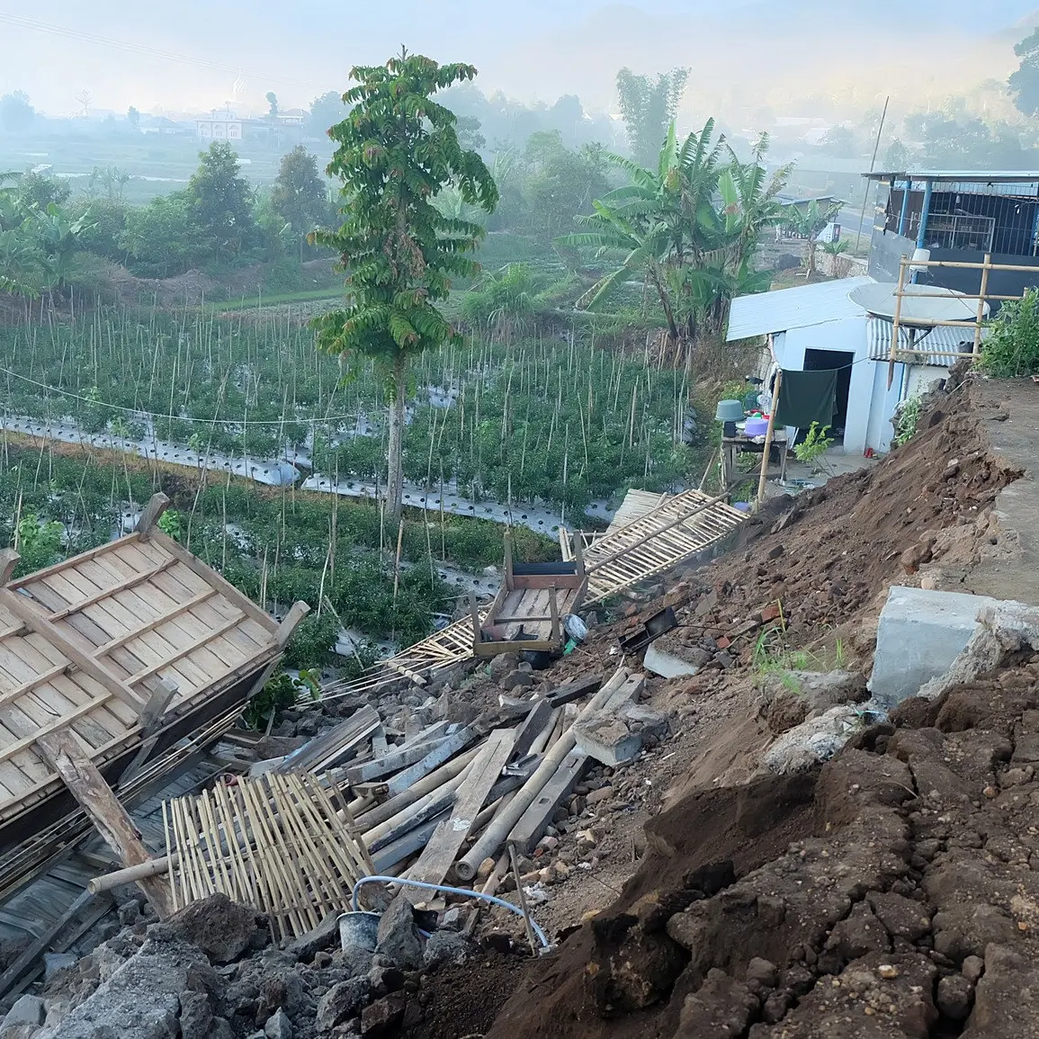 Quake kills at least 10 on Lombok