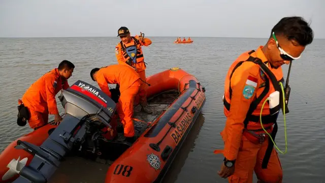 Fishermen saw plane fall: 'You could feel the explosion'