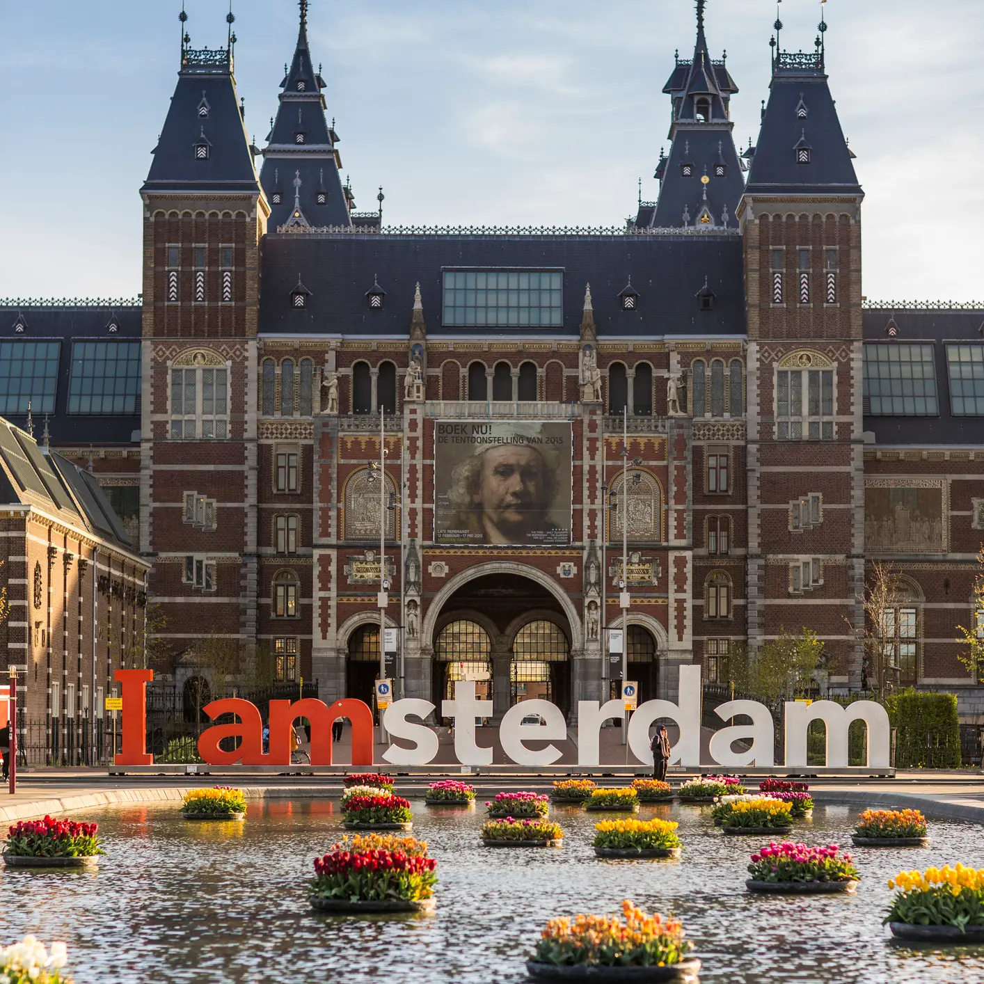 Iconic Amsterdam landmark removed