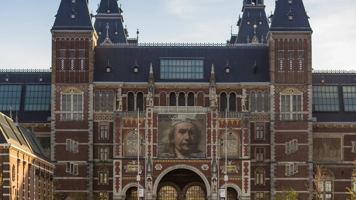 Iconic Amsterdam landmark removed