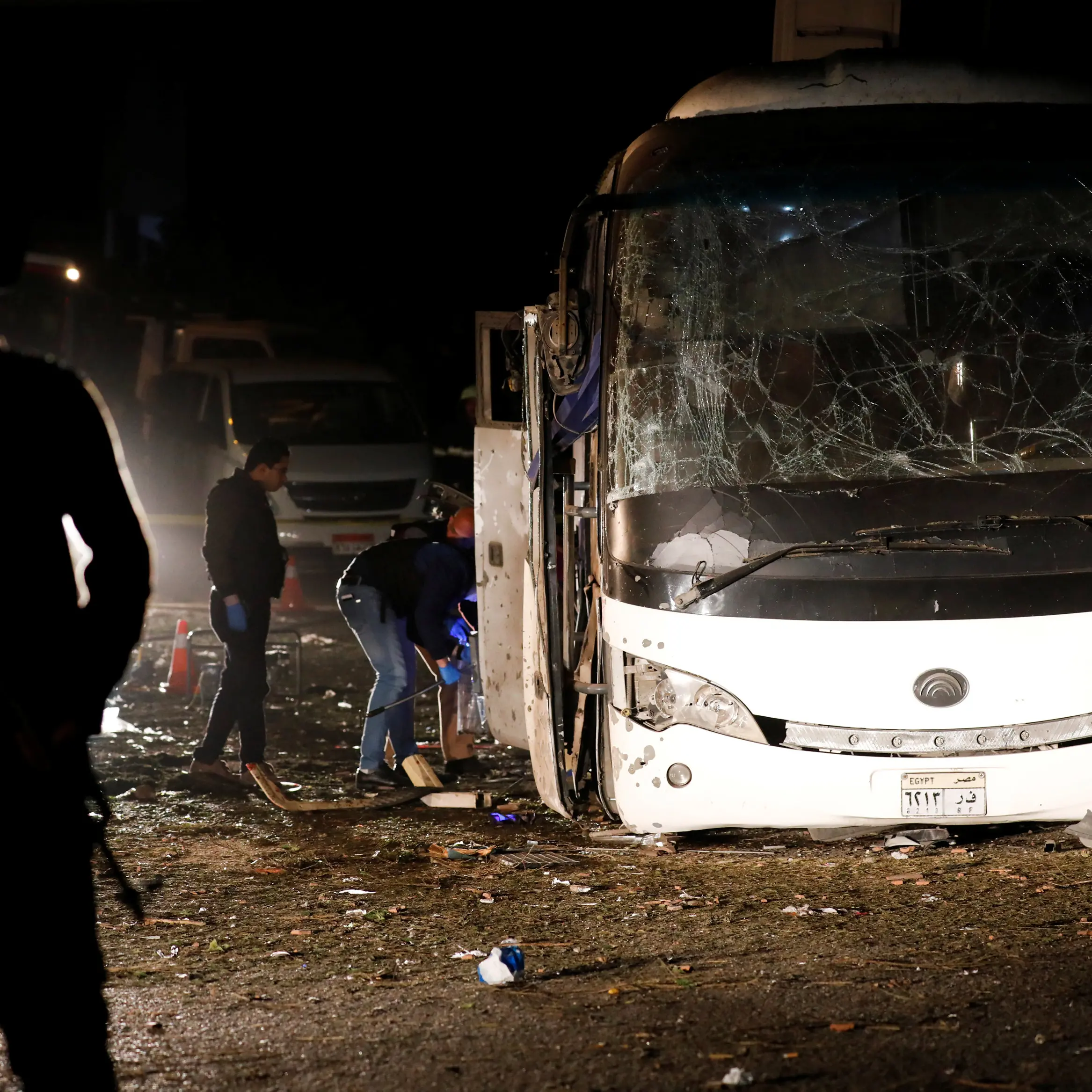 Bomb kills three tourists, Egyptian guide near pyramids