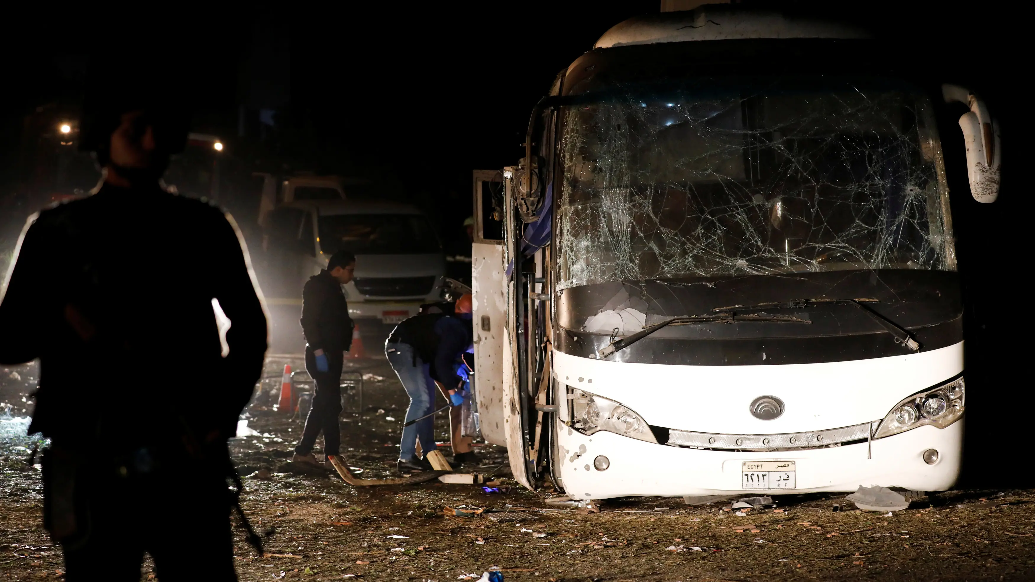 Bomb kills three tourists, Egyptian guide near pyramids