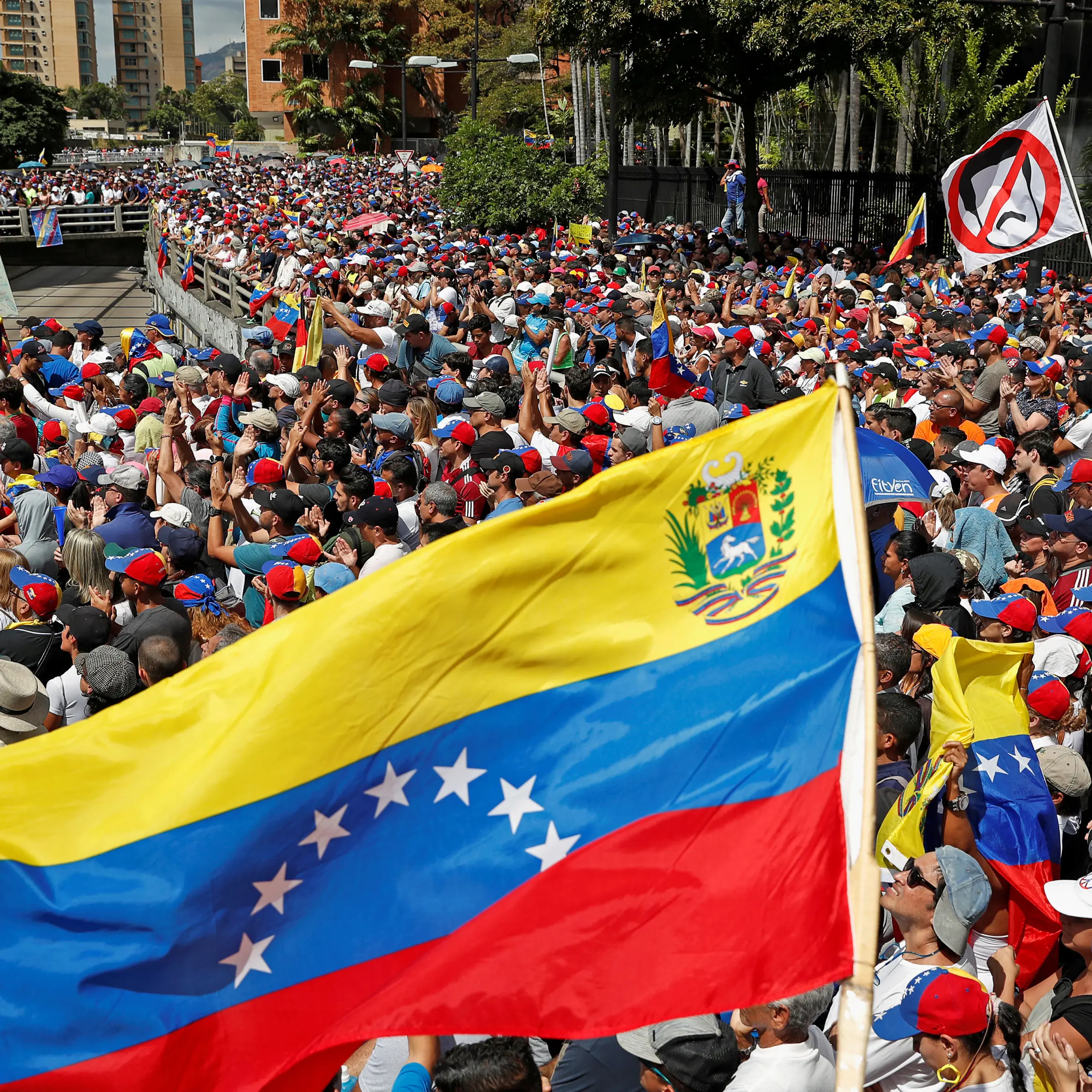 US orders diplomats out of Venezuela as crisis deepens