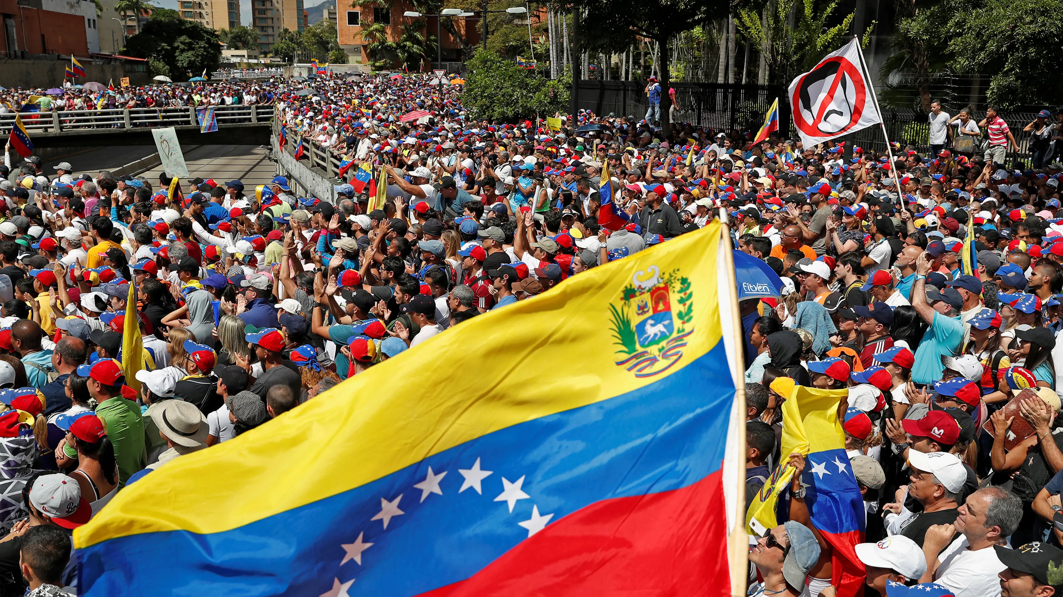 US orders diplomats out of Venezuela as crisis deepens