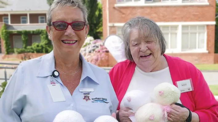 Knitted knockers give breast cancer patients renewed confidence