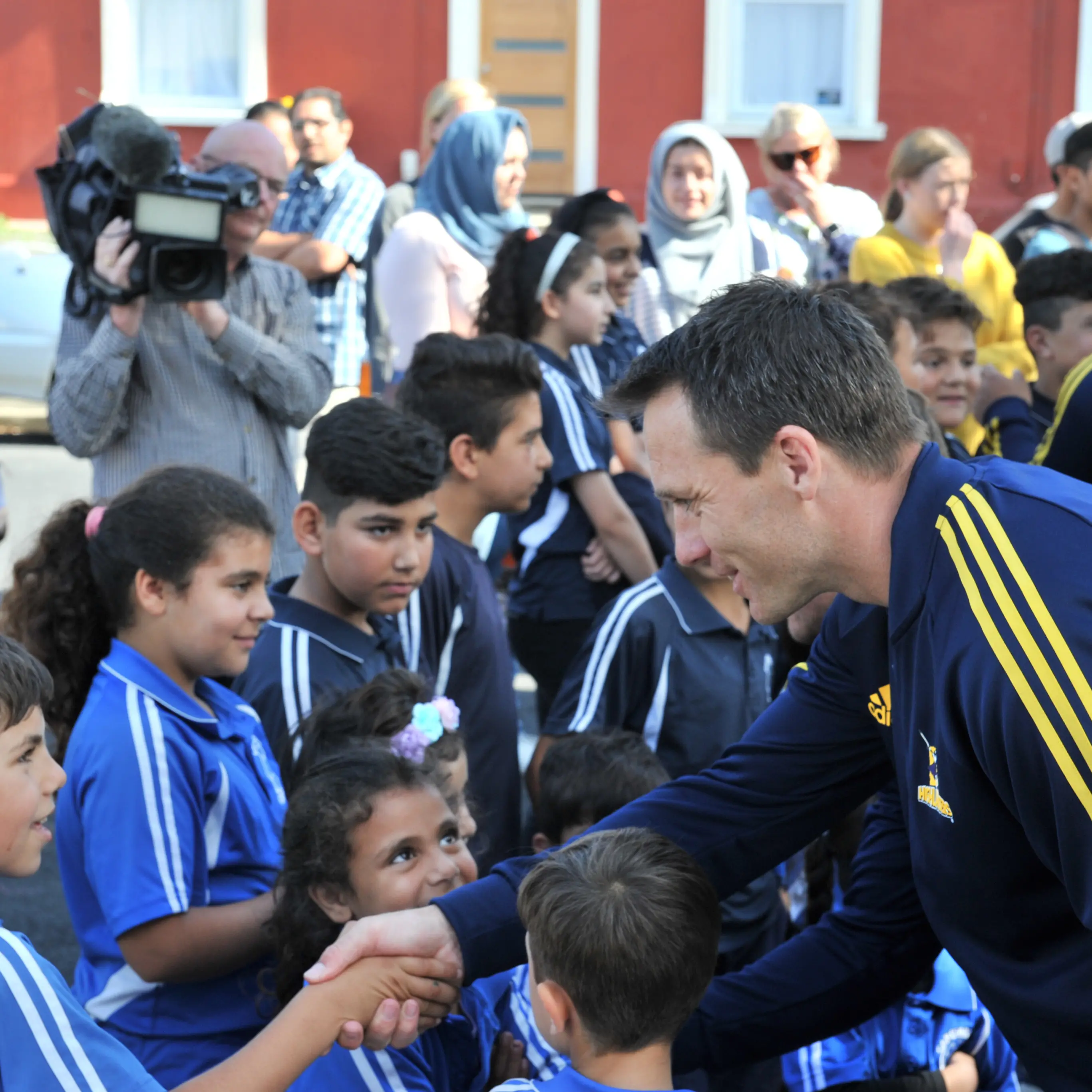 Highlanders lift spirits at city mosque
