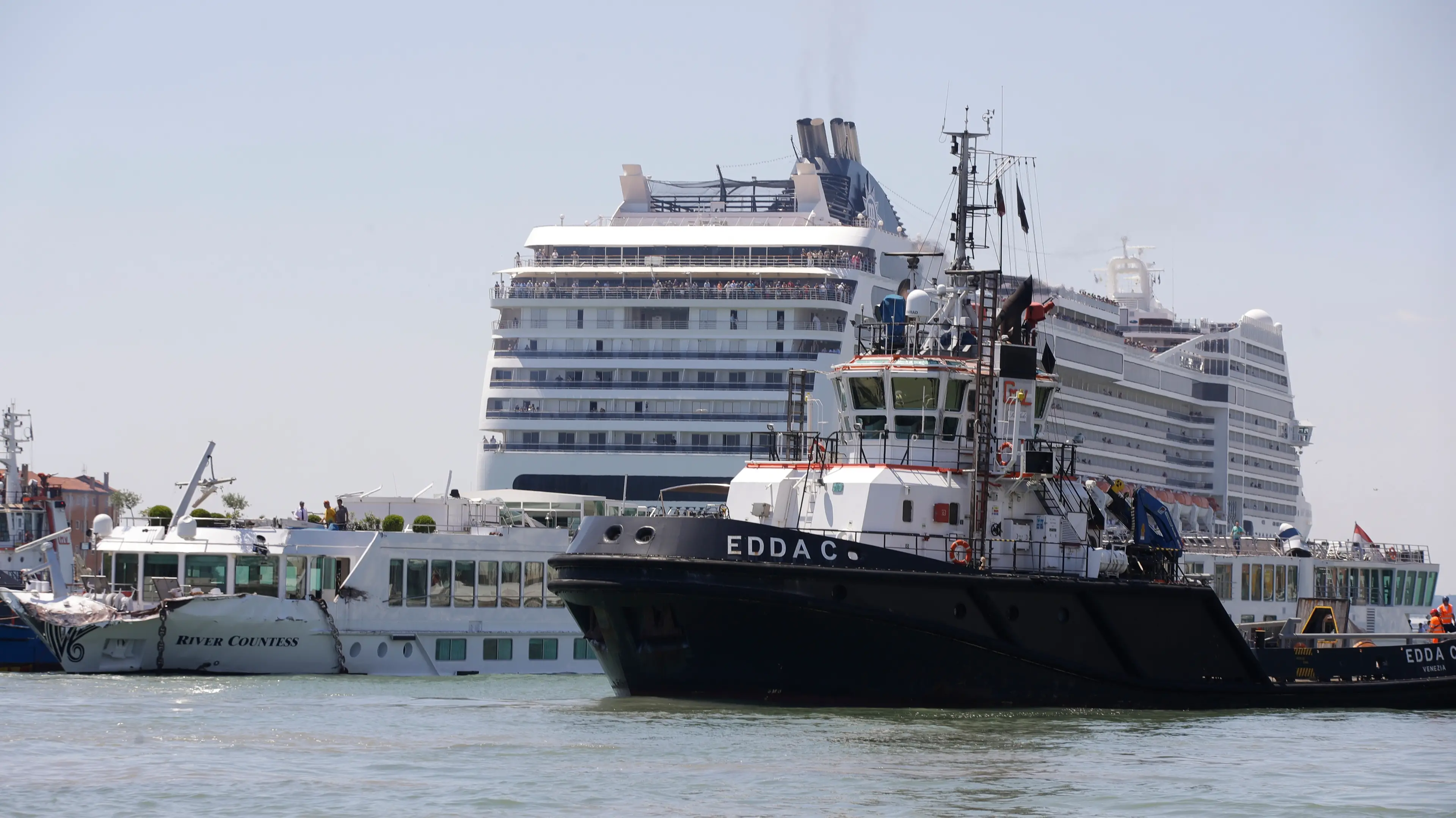 Kiwi injured as cruise ship ploughs into Venice tourist boat