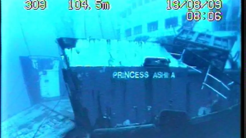Navy identifies sunken ferry (+ pics)