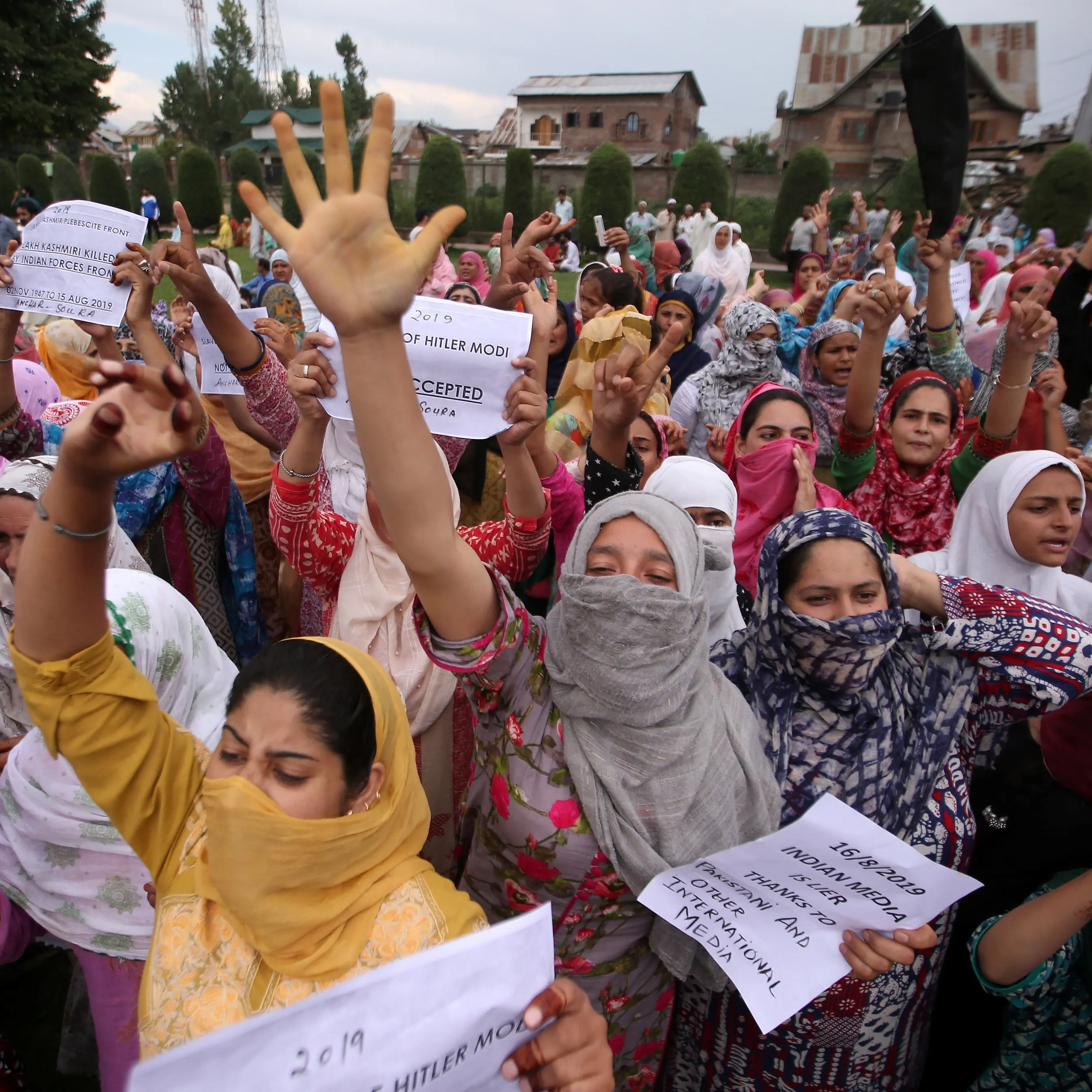 Several injured in Kashmir in clashes with Indian police
