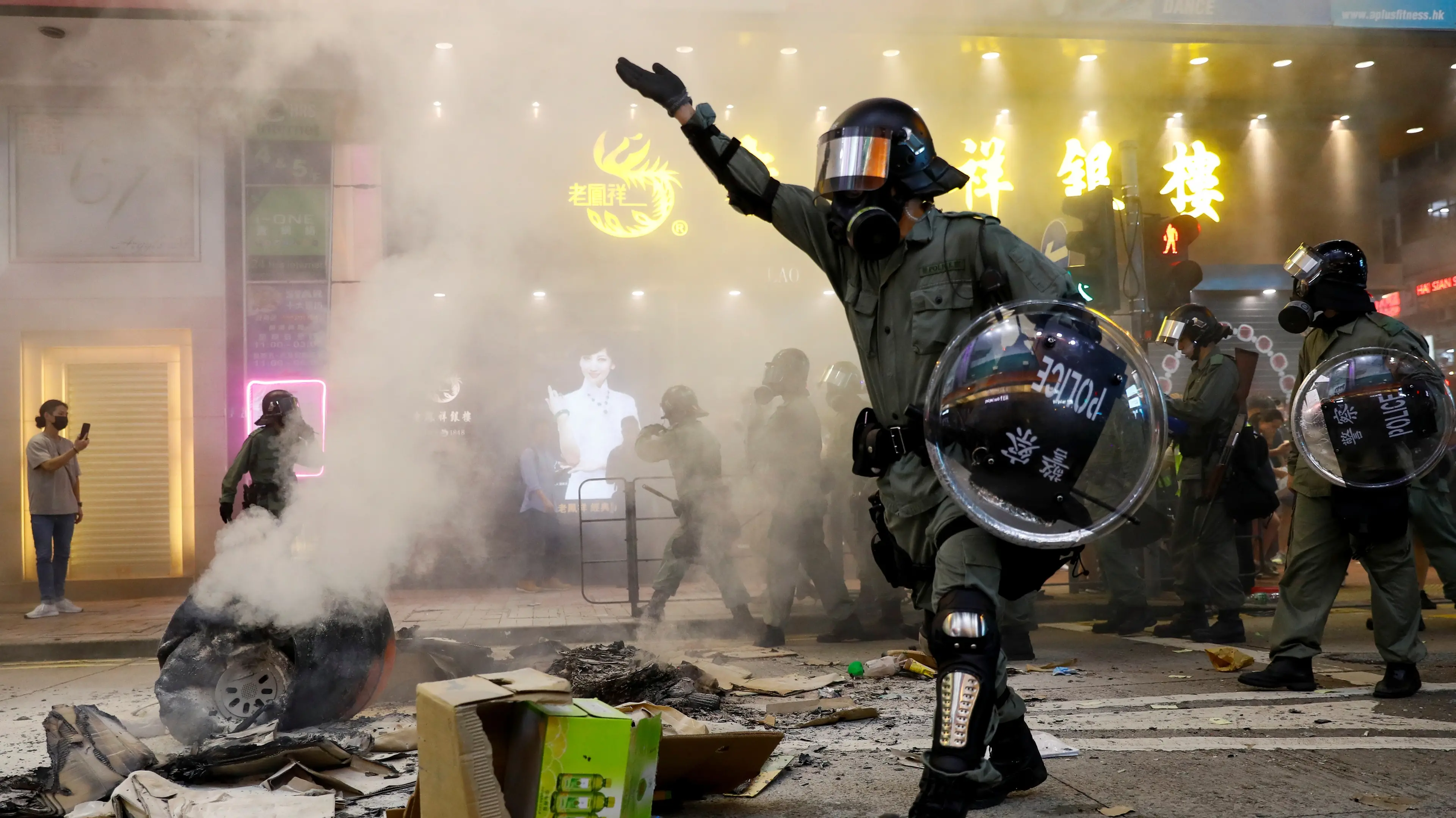 Hong Kong protests to target airport after night of violence