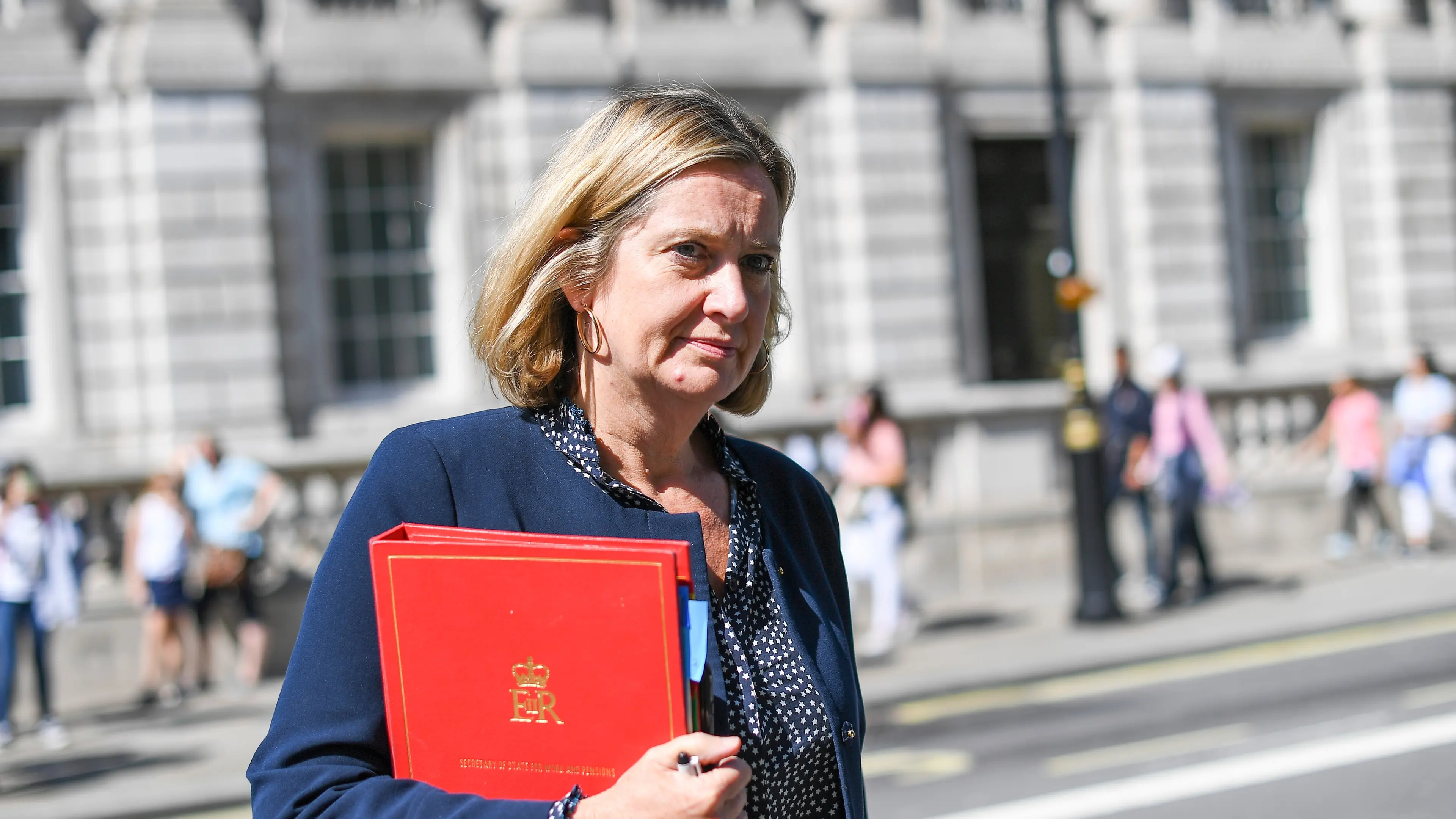Top Tory quits party over Brexit handling