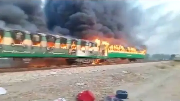 65 dead after fire engulfs Pakistan train