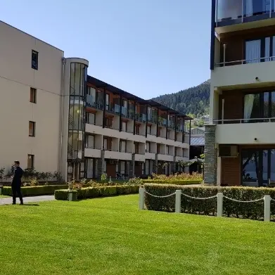 Girl seriously hurt in fall from Queenstown hotel balcony