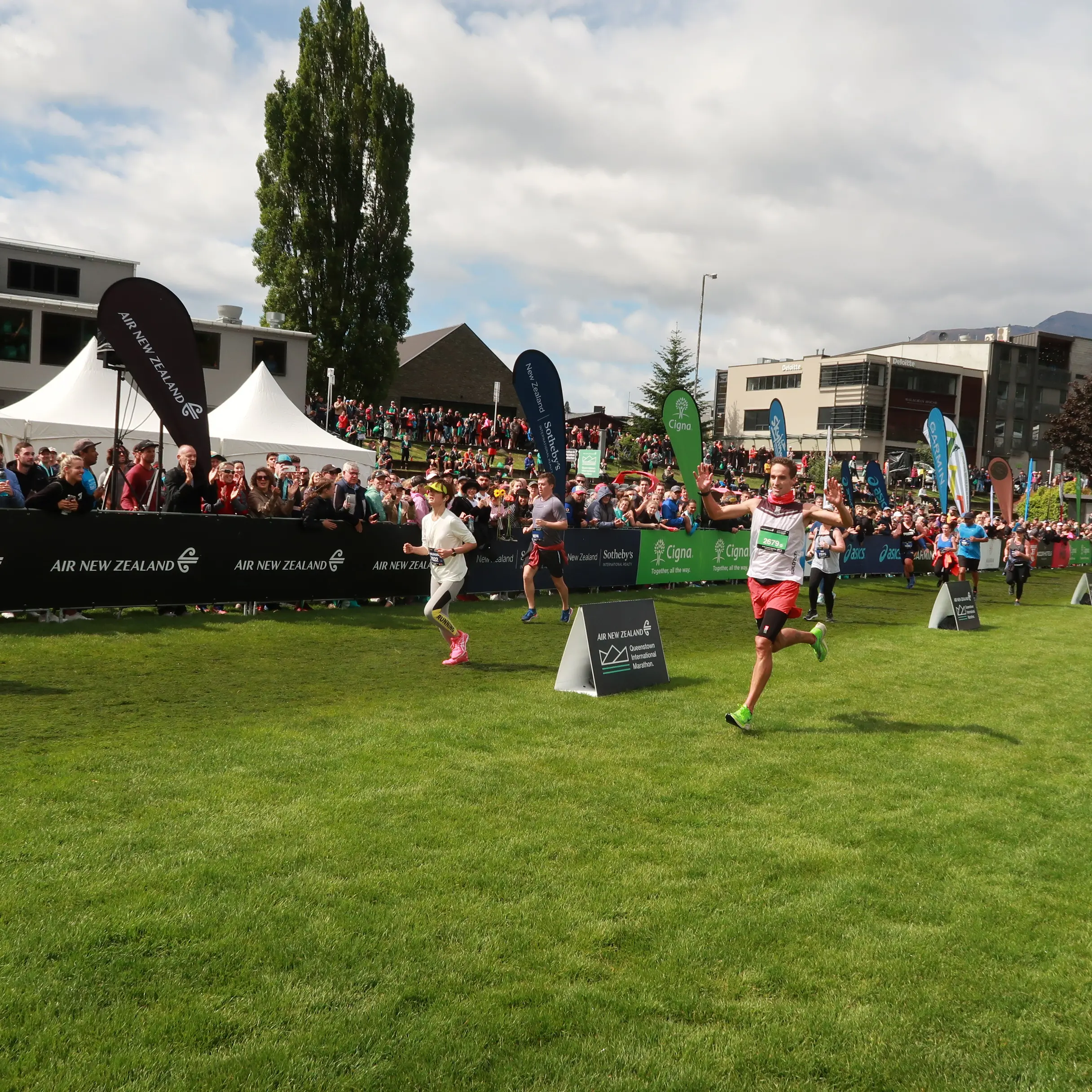 Dunedin women take top spots at marathon