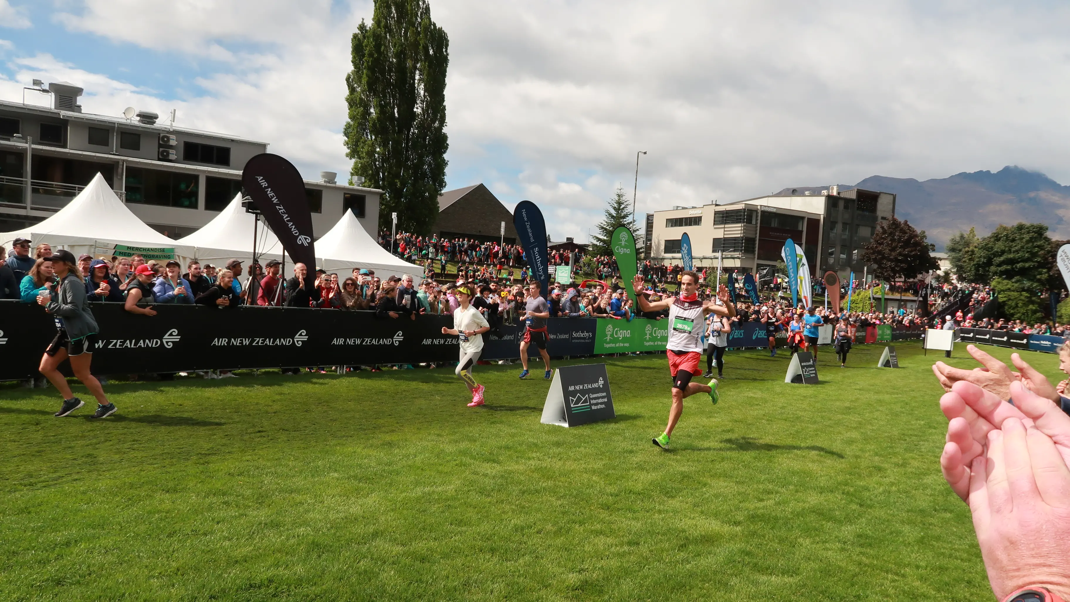 Dunedin women take top spots at marathon
