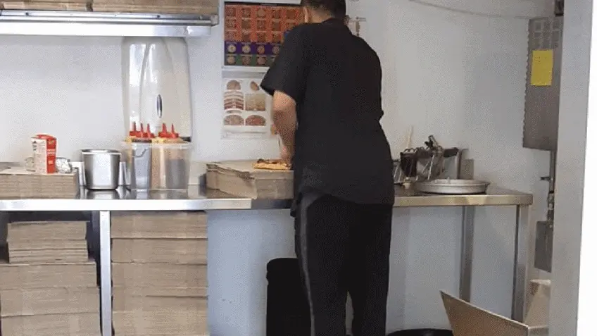 Shoeless Pizza Hut worker causes public concern