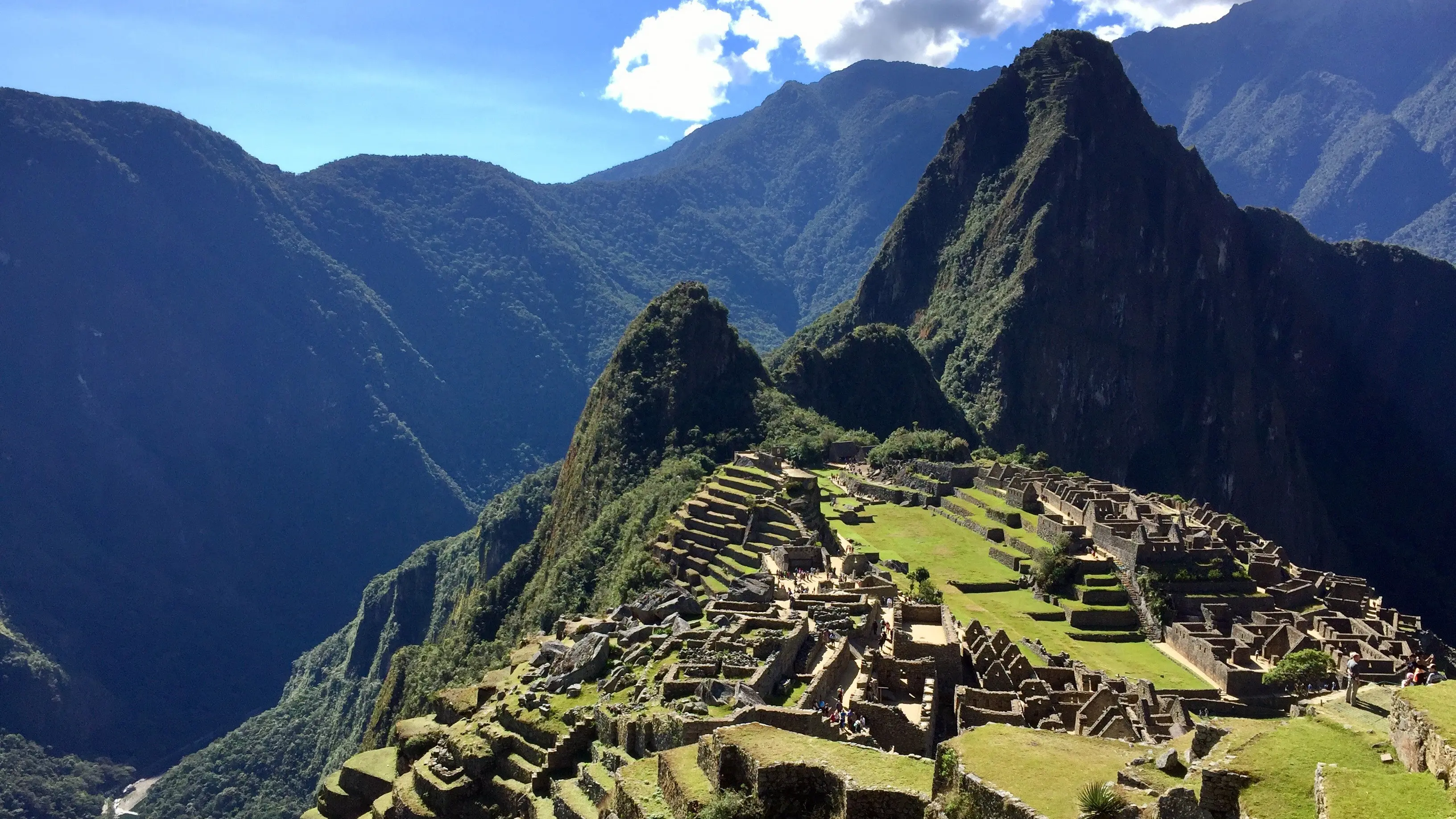 Peru to deport tourists over damage, defecation at Machu Picchu