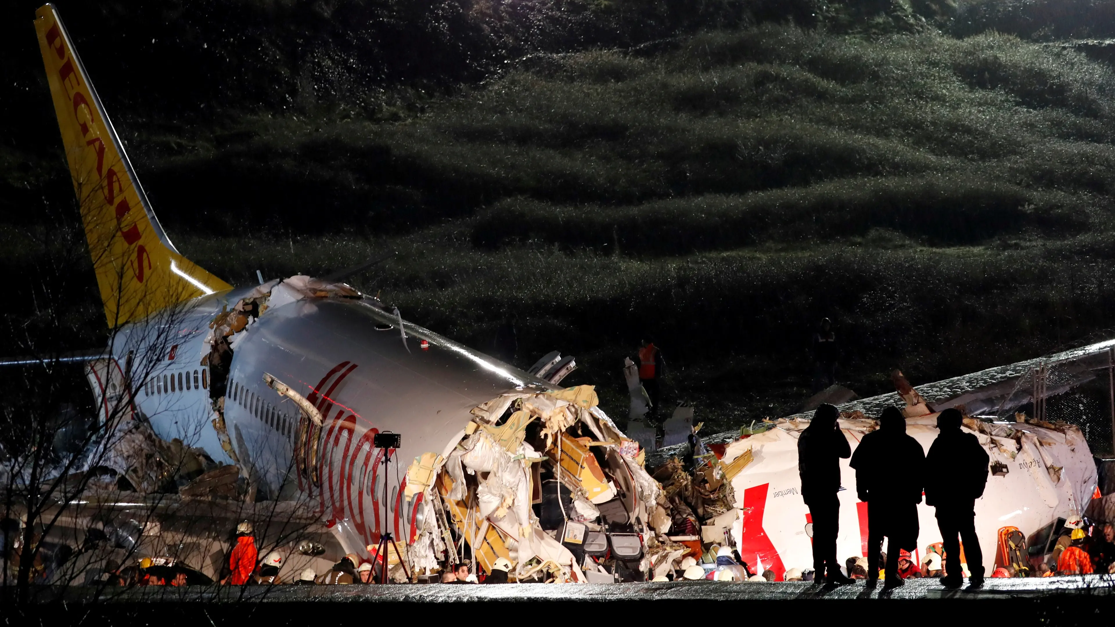 Plane skids off runway and breaks up in Istanbul, 139 injured