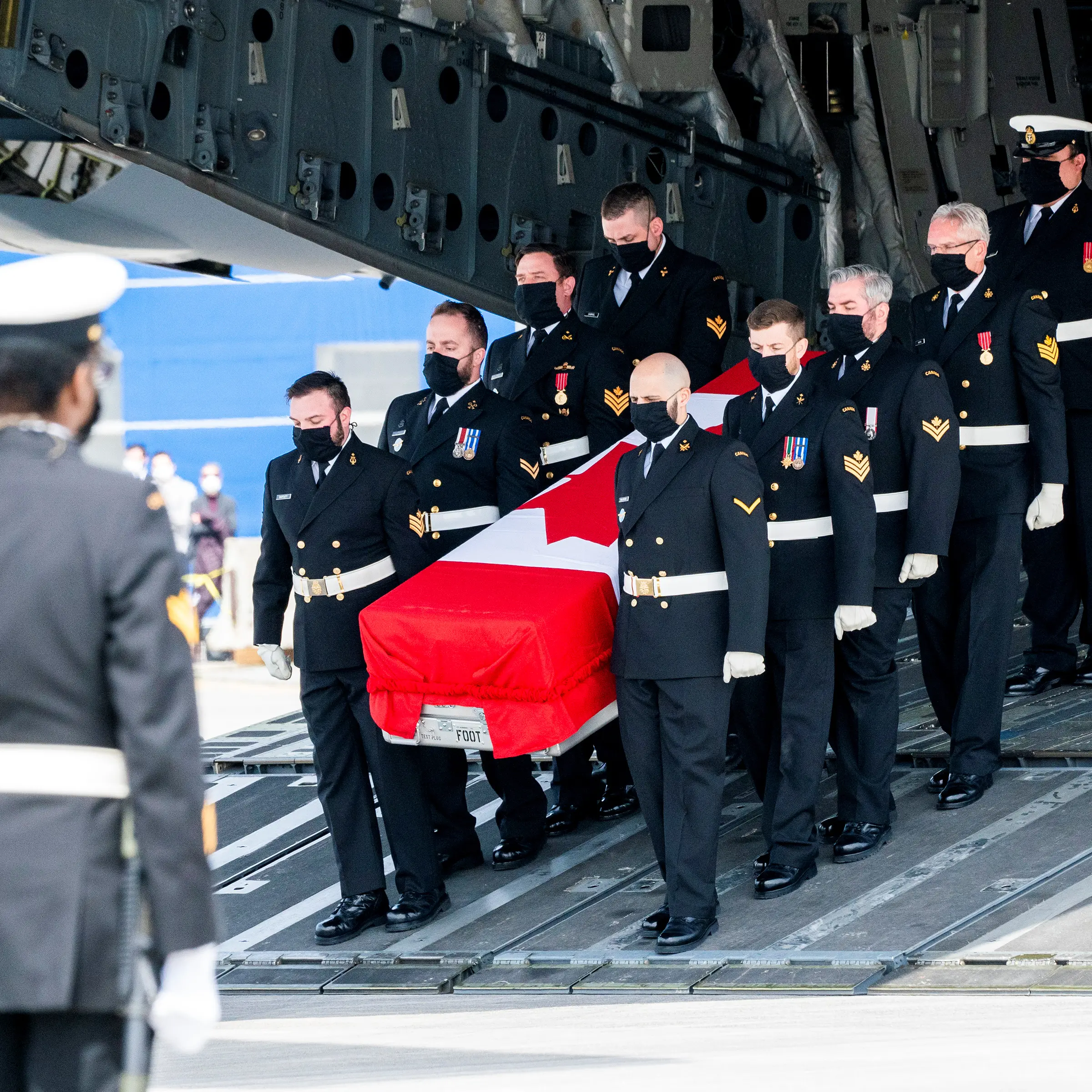 Canada honours six killed in helicopter crash
