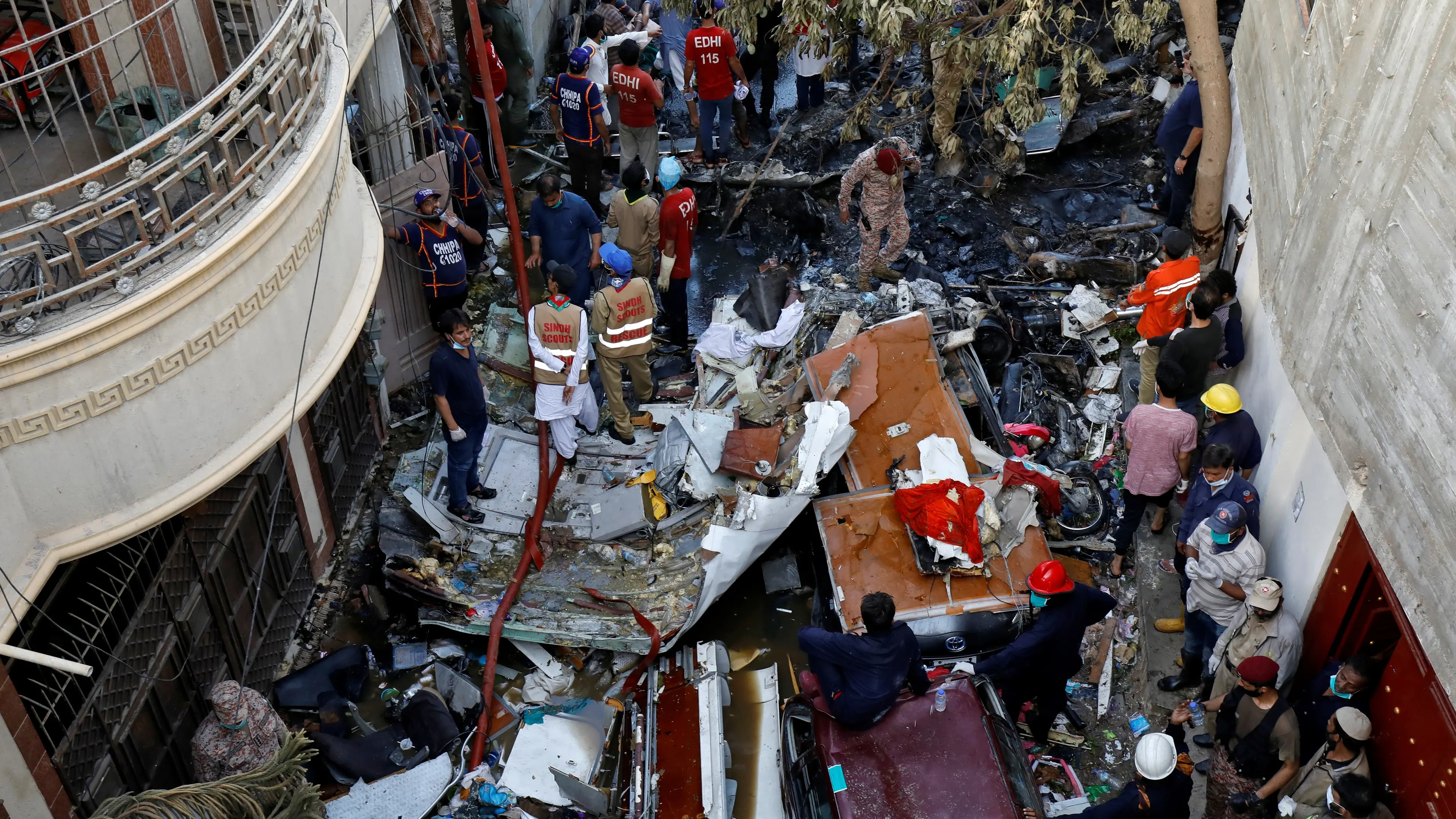 Pakistani airliner carrying 99 plunges into houses