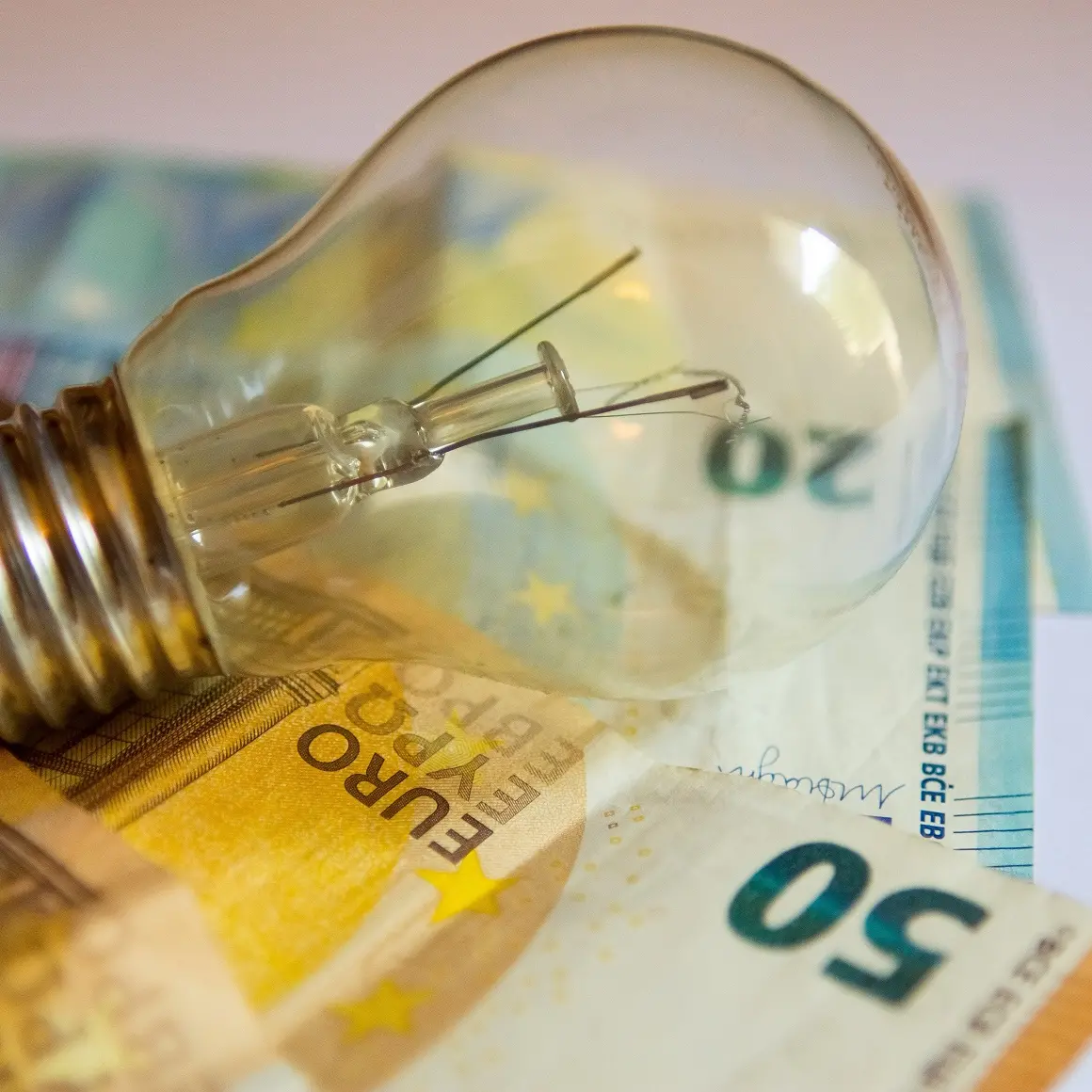 Conspiracy therapy: the light bulb