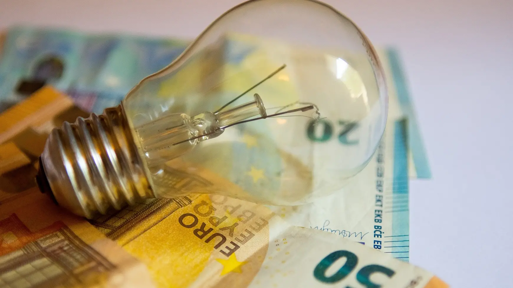 Conspiracy therapy: the light bulb