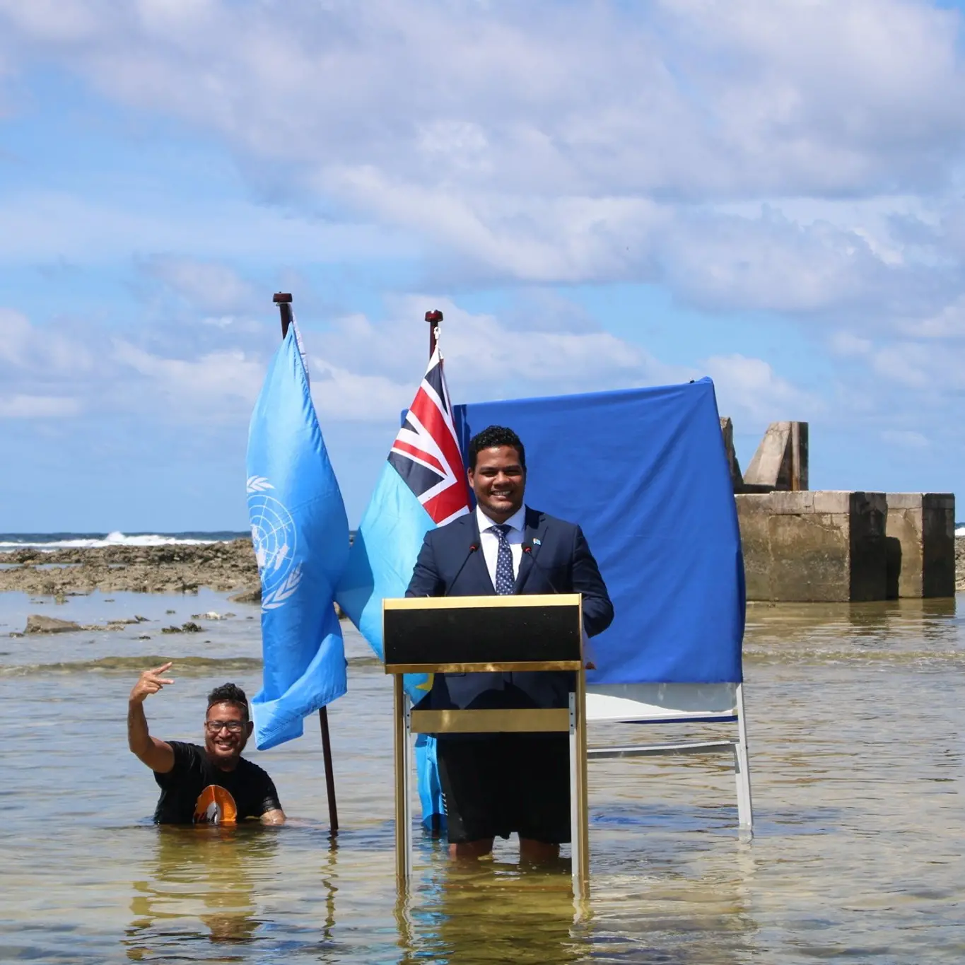 Tuvalu minister stands in sea for speech to show climate change