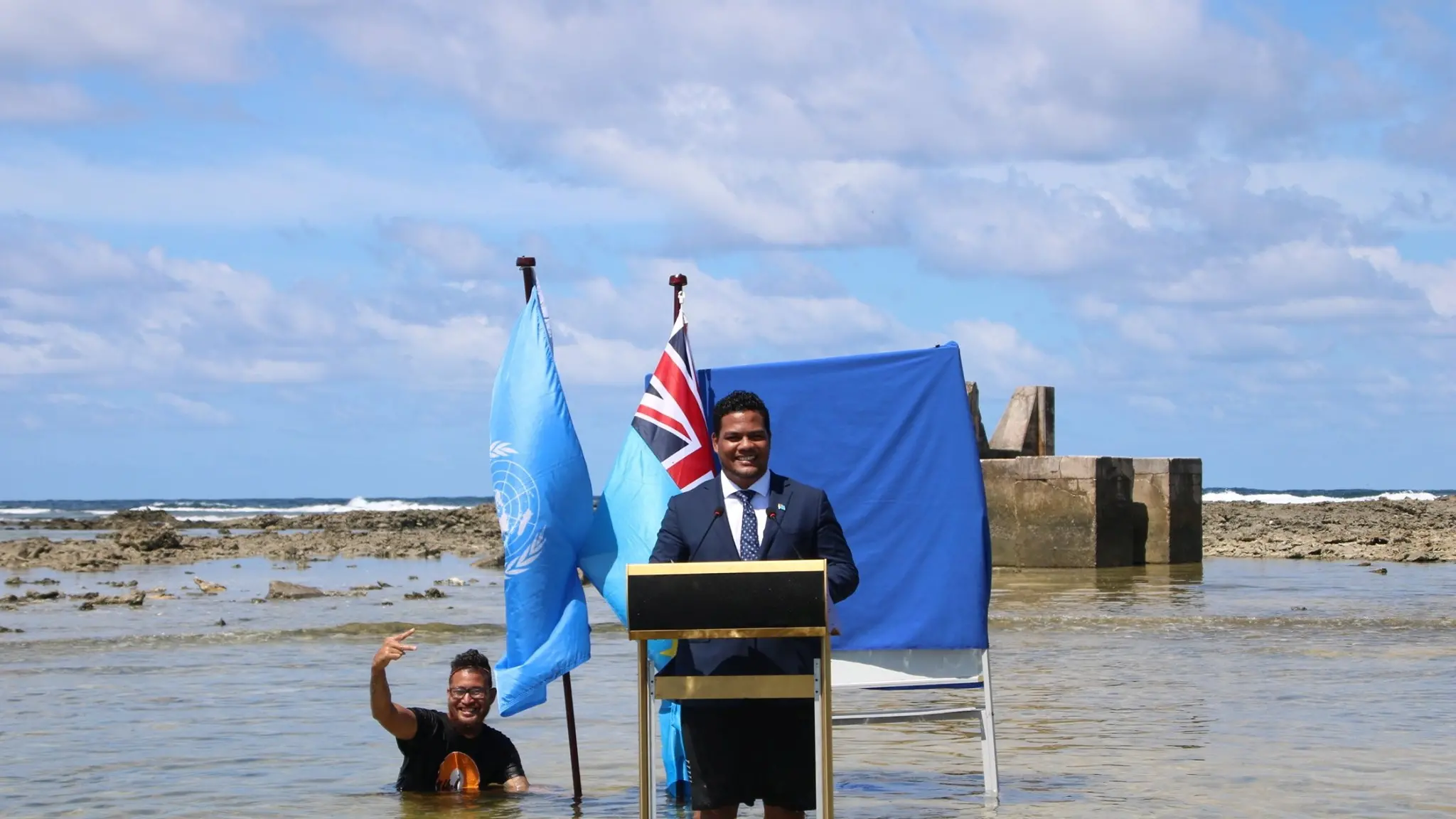 Tuvalu minister stands in sea for speech to show climate change