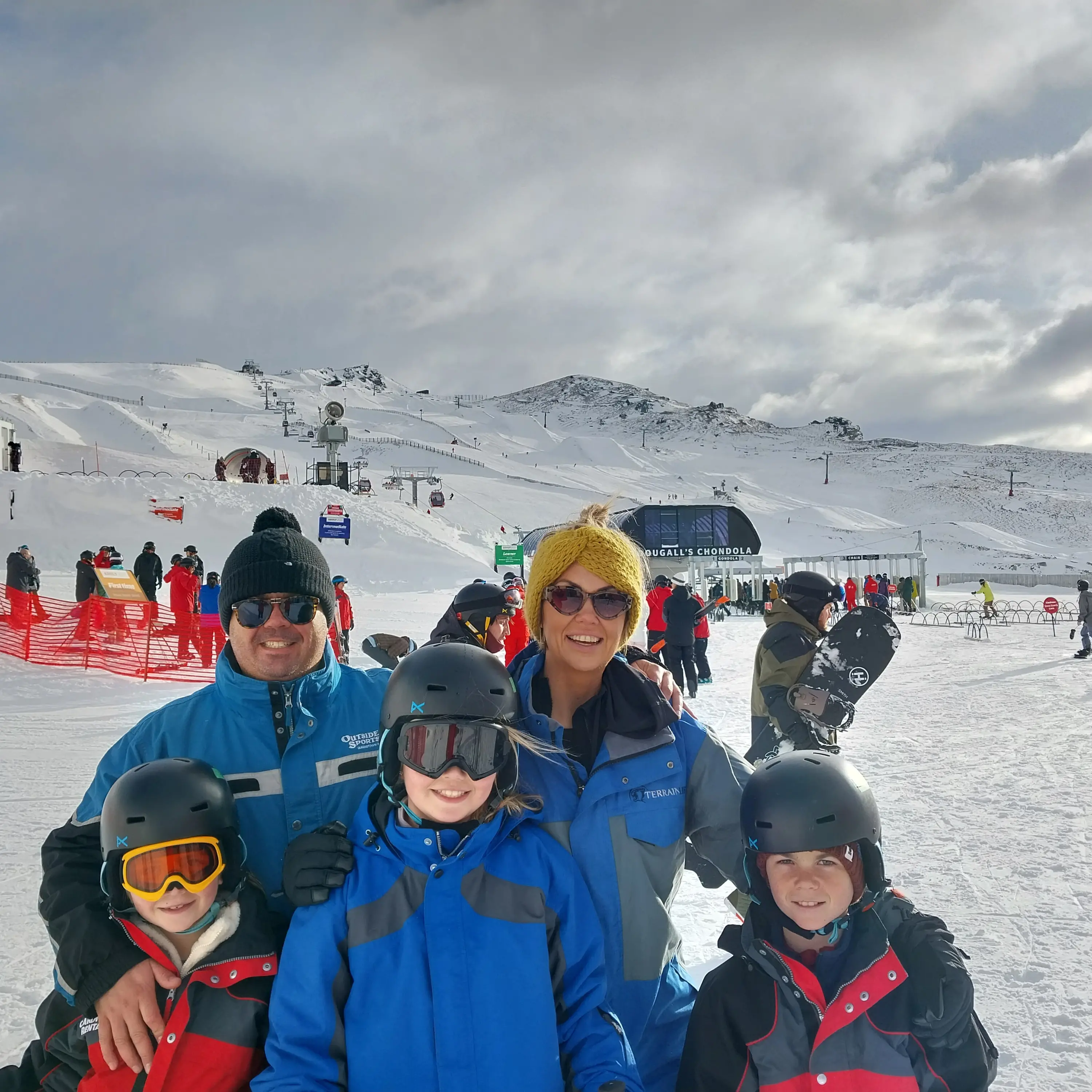 'So excited, pretty cold': Aussie family hit Cardrona
