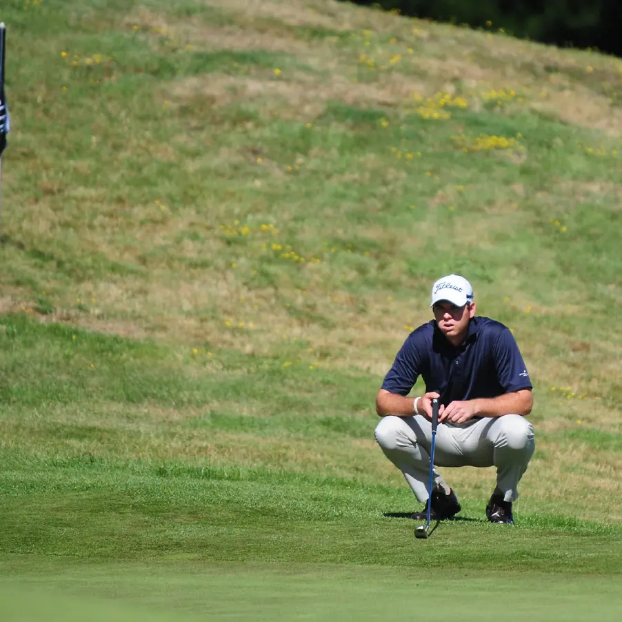 Golf: Gates moves into the lead