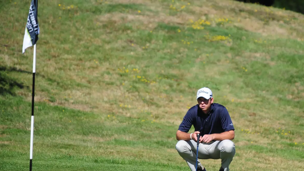 Golf: Gates moves into the lead