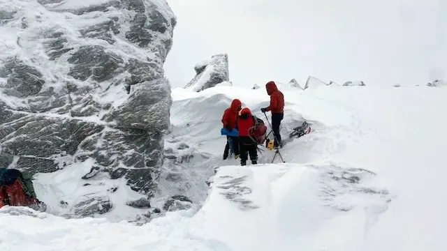 After being caught in avalanche, duo spend night in snow cave