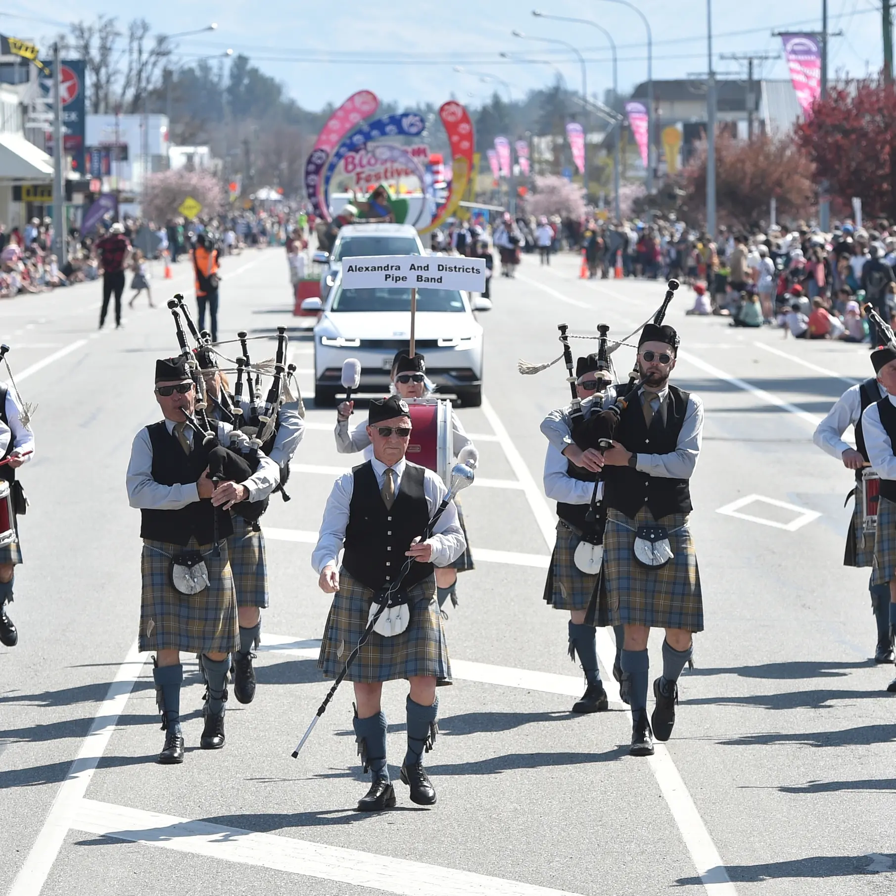 Big crowd enjoys Blossom Festival parade